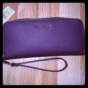 Michael Kors leather continental wristlet